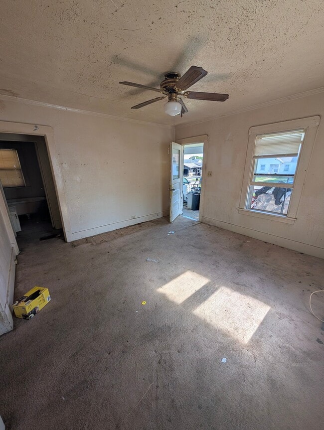 Photo - 715 W Thrush Ave