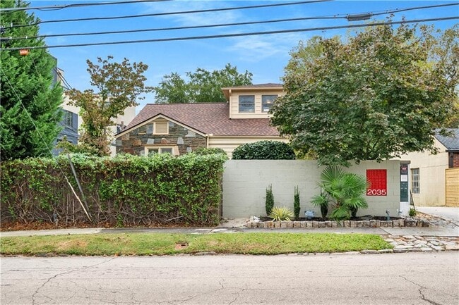 Building Photo - 2035 Manchester St NE