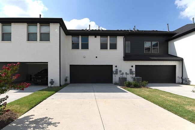 Photo - 817 Crystal Oak Ln