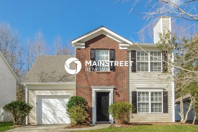 Building Photo - 3 Bedroom Pet-Friendly Home in Charlotte, NC with Main Street Renewal