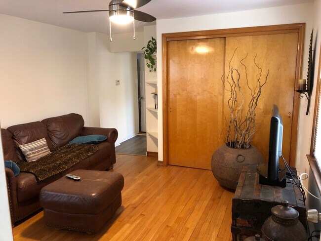 LR - 45 Pleasant St Unit 2nd Fl.