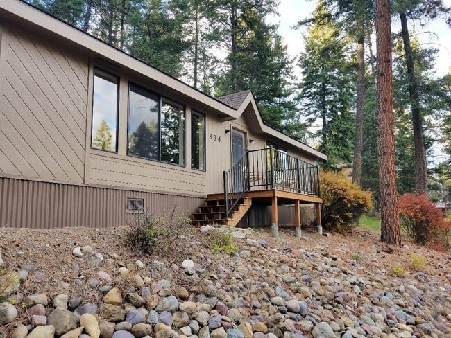 934 Lakeside Blvd
