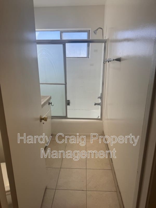 3906 La Crescenta Ave