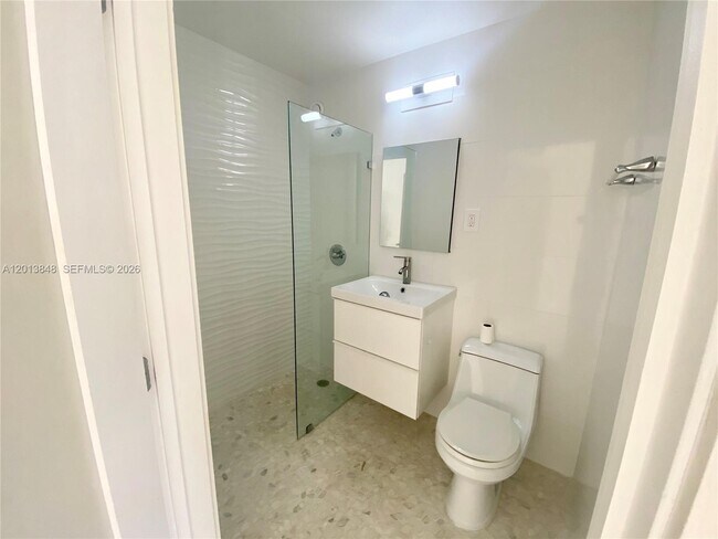 Photo - 6484 Indian Creek Dr Unit 205