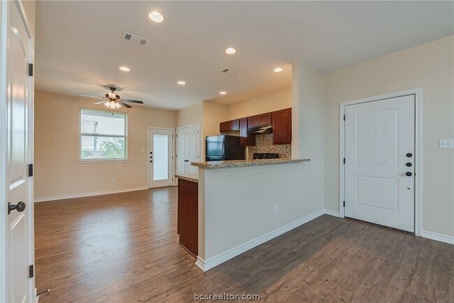 Photo - 1915 Dartmouth St Unit 4031