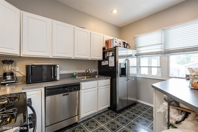 Photo - 1709 W Fletcher St Unit #1