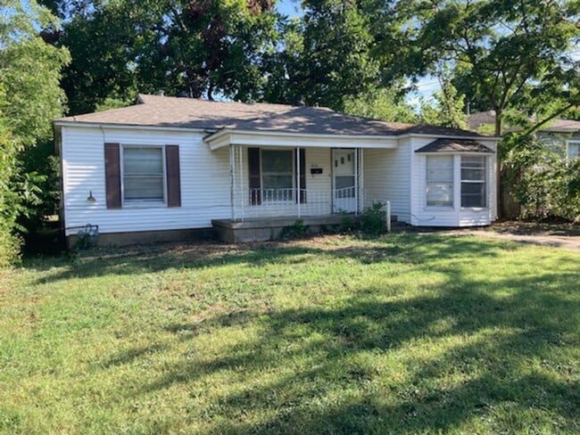 Building Photo - 3 Bedroom 1 Bath House Near Westmoreland R...
