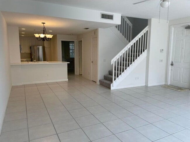 Photo - 186 Soriano Dr
