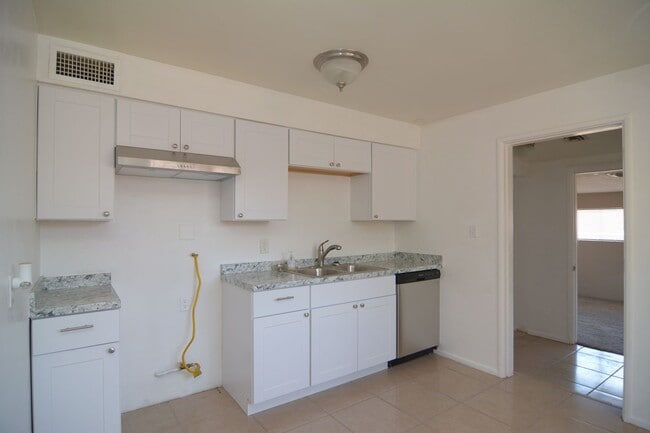 Photo - Charming 3 Bedroom 2 Bath House! Close to the UofA and Downtown!