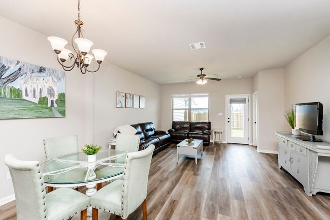 Photo - 2800 S Roth Ave