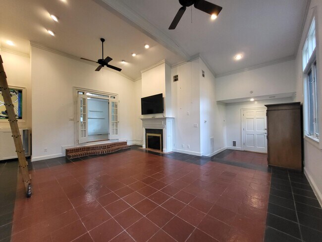 Photo - 820 Fleming Ave