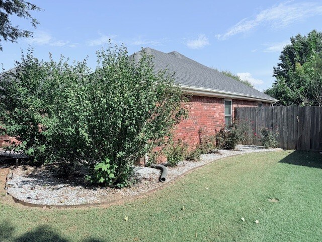 703 Windsor Ln