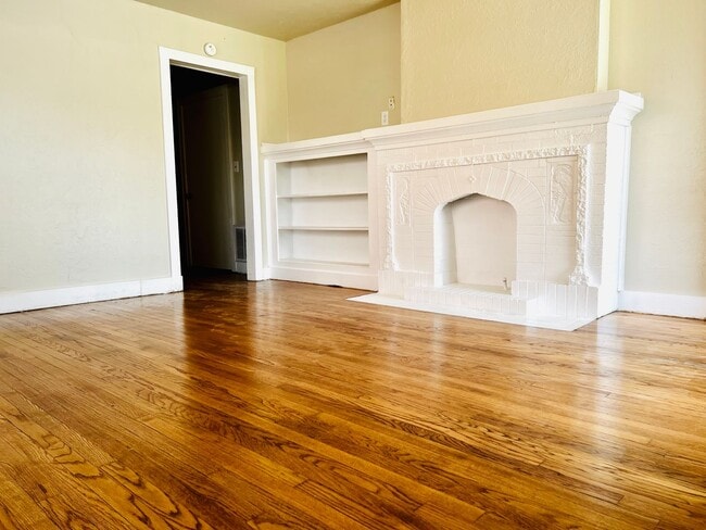 Photo - Charming 2BD 1BA Duplex in Crestwood!!