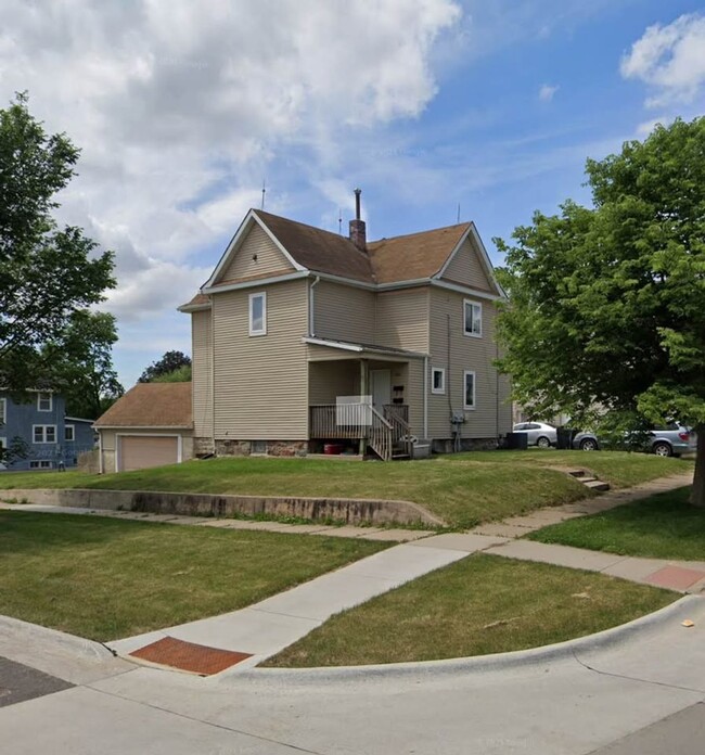 Building Photo - 1803 Franklin St Unit 1803 1/2 (Second Floor) Rental
