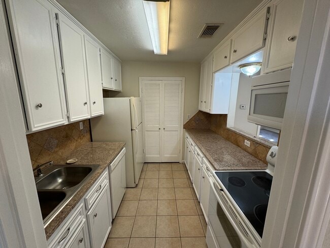 Photo - 8915 Emnora Ln Unidad C