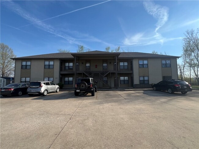 Building Photo - 3014 SE J St Unit 20