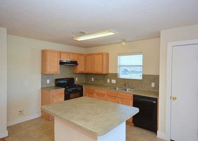 Photo - MOVE IN READY 3/2/2 WITH OPEN FLOOR PLAN. KITCHEN FEATURES OAK CABINETS, BLACK APPLICANCES AND BR...