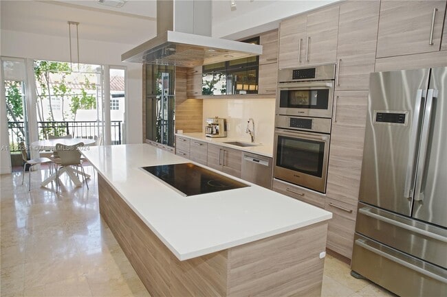 Photo - 615 Santander Ave