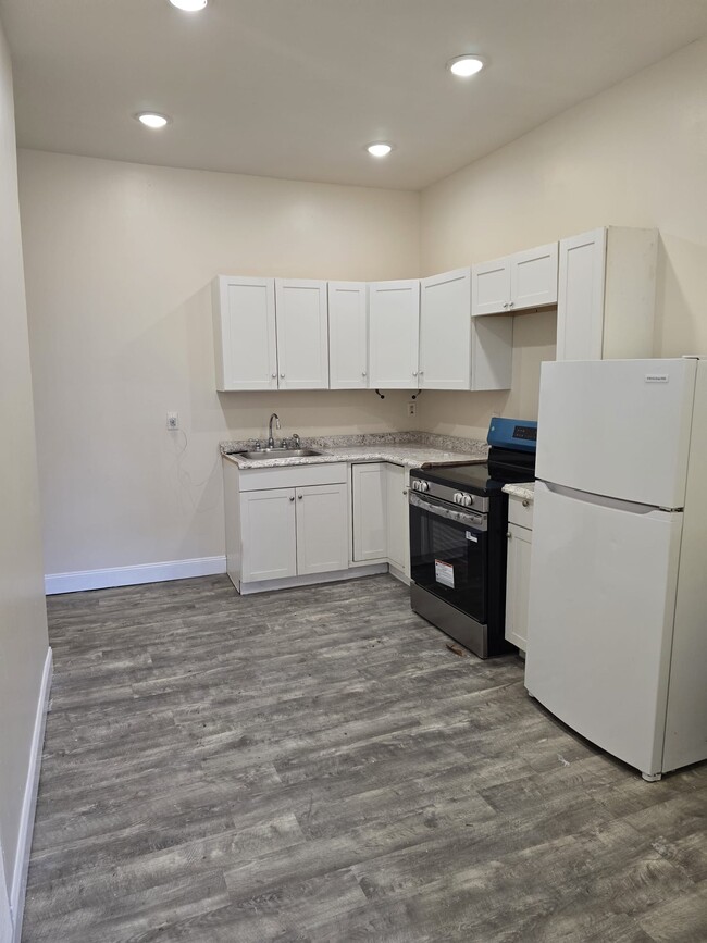 Photo - 5253 Spruce St