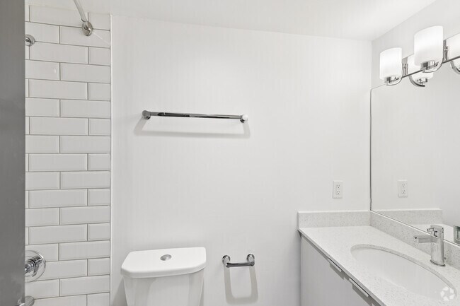1BR, 1BA - 659SF - Bathroom
