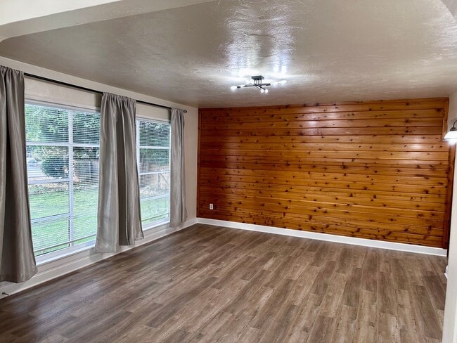 3475 Nicolet Ln