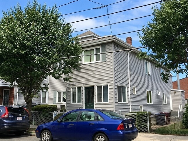 Building Photo - 121 Clarence St
