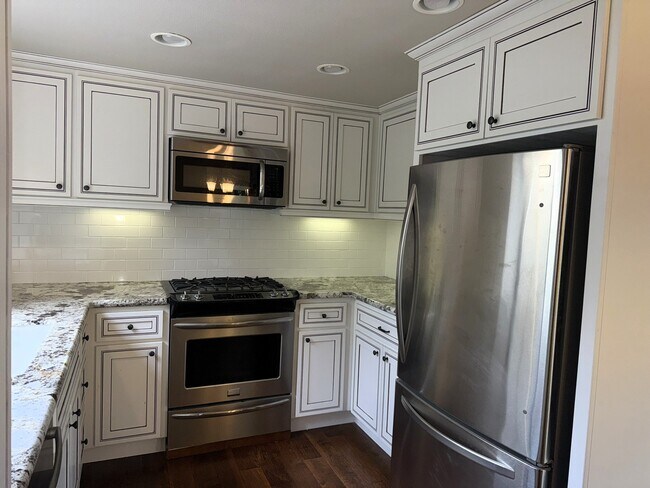 Photo - 875 E Cromwell Ave