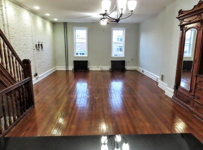 Photo - 618 E Girard Ave