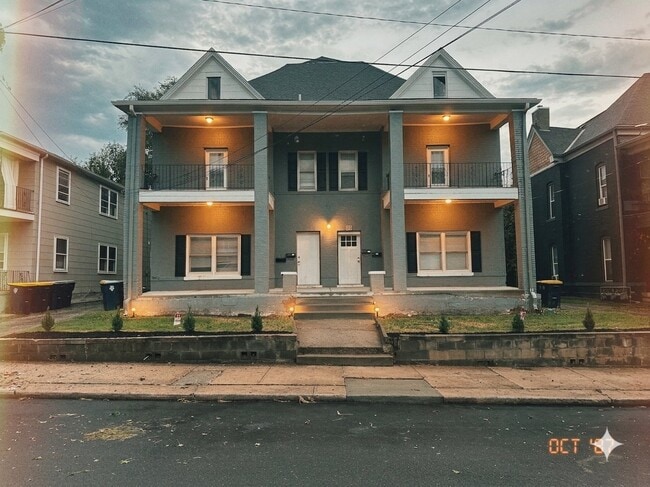Building Photo - 319 Olive St