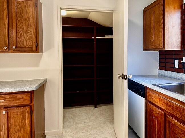 Photo - 977 Village Round Unidad K