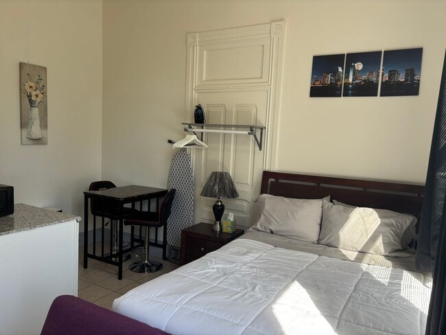Photo - Furnished Studio with Great Street View of Downtown San Diego Unit 42