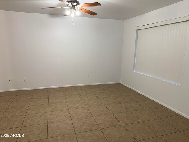 Photo - 7130 N 54th Ave Apartamento Unidad A