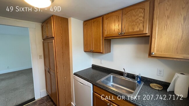 49 Sixth St.-49D