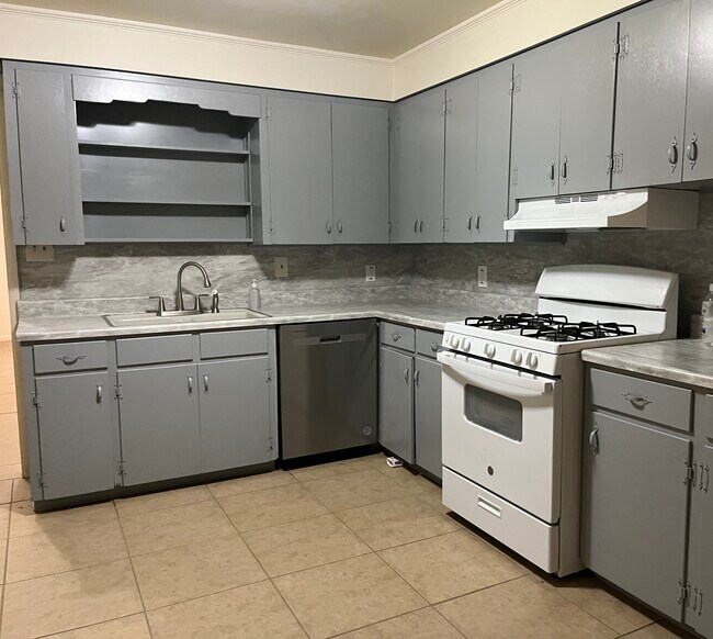 4212 N Locust St Unit 4212 North Locust St