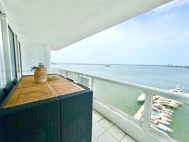 Building Photo - 1717 N Bayshore Dr Unit A-1534