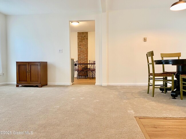 Photo - 59 Van Dam St Unidad 2