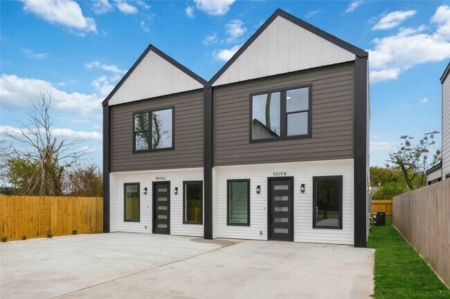 Photo - 9019 Comal St