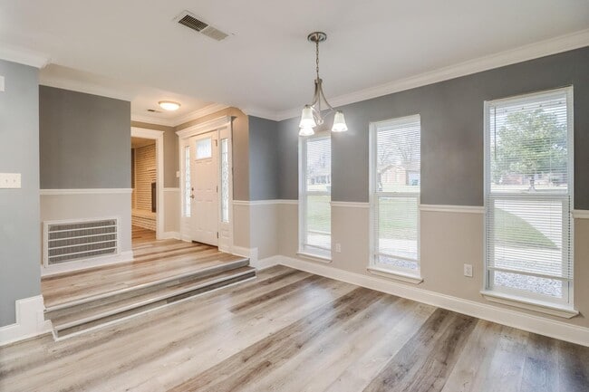 Photo - 15744 Parkwood Dr S