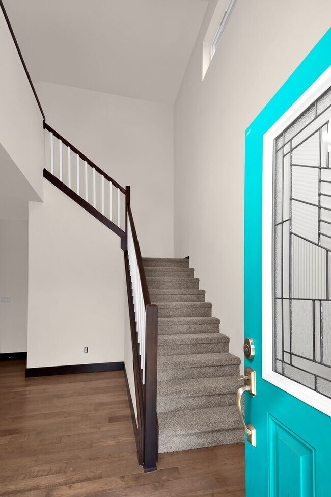 4 Bedroom plus HUGE Den and Office Lynnwood Rental House Rental in Lynnwood, WA