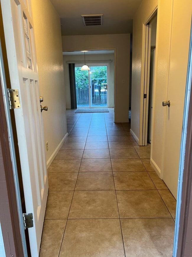 Building Photo - 2409 Riedel Way