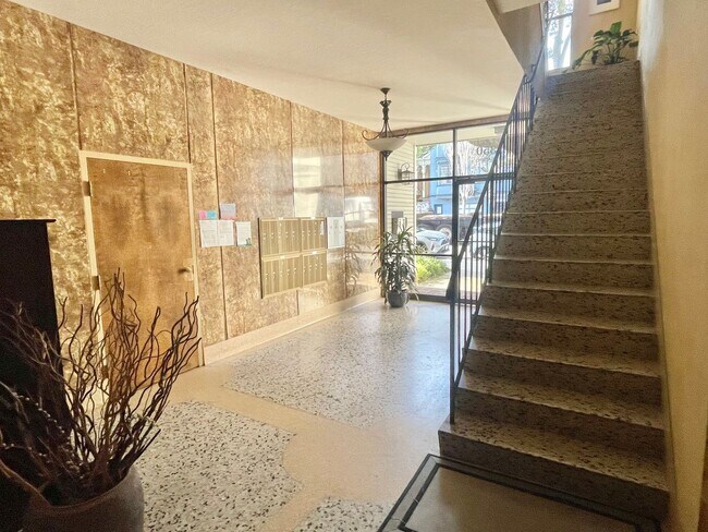 Photo - Light Filled, Pristine 1br/1Ba Condo w/Par...