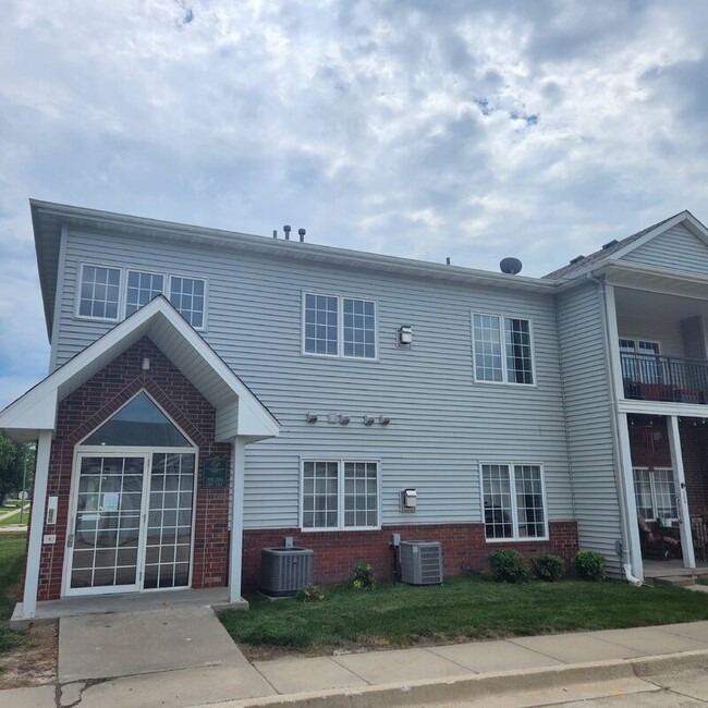 Building Photo - 1335 SE Florence Dr Unit Apt 302