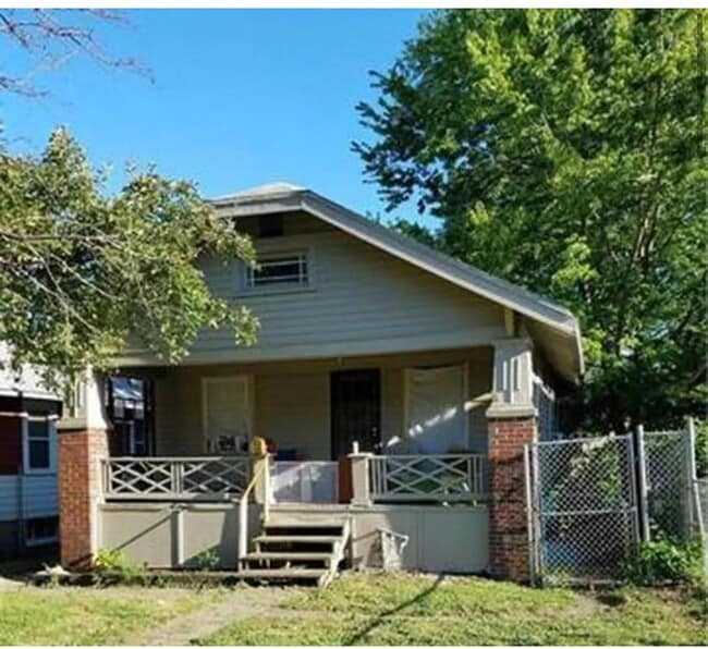 Building Photo - 3 bed 1 bath Rental