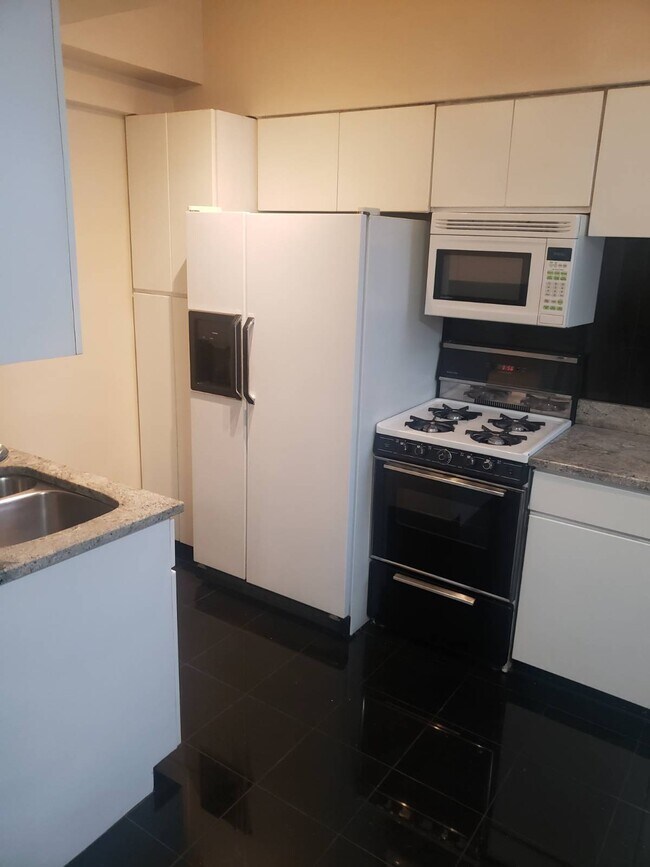 Photo - 100 W 57th St Unit 19B