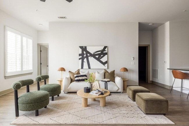 Photo - 764 Memorial Dr SE Unidad 15