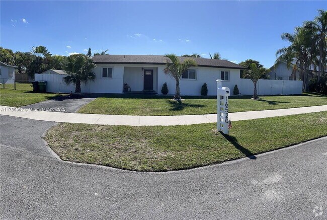 Building Photo - 16520 SW 294th Terrace Rental