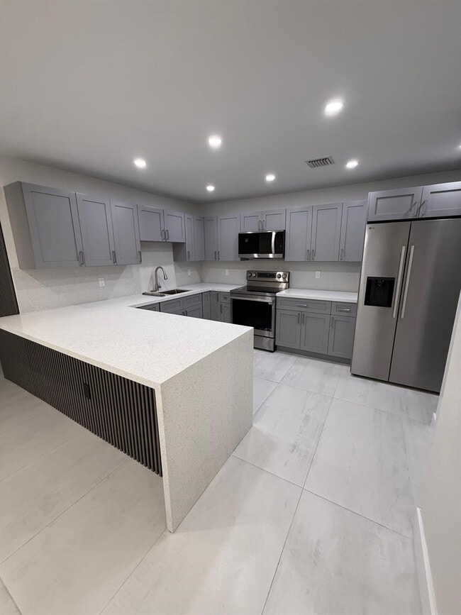 Photo - 6720 Park St