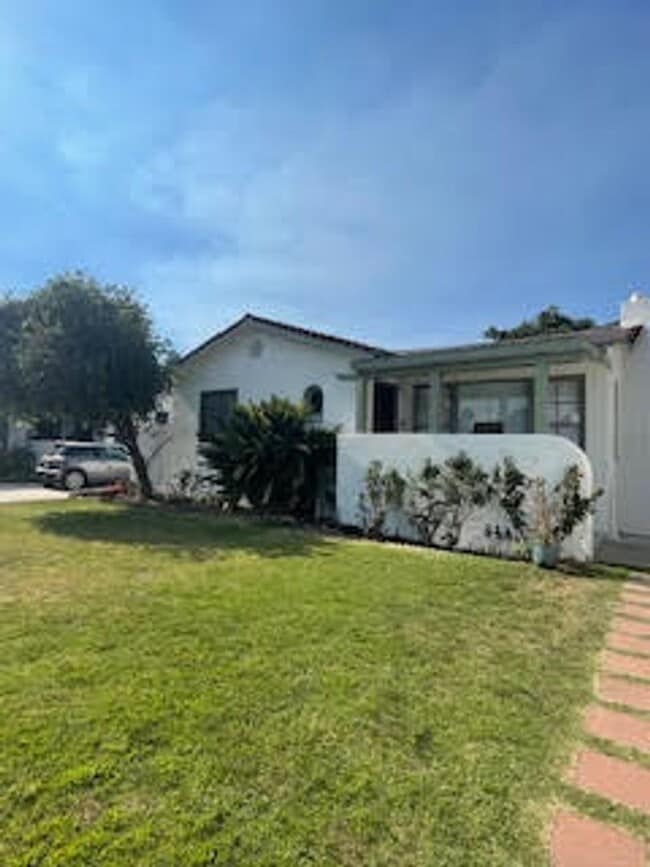 Building Photo - Beautiful 2 Bd house in Ontario