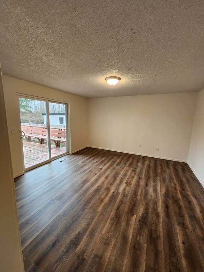 Photo - Nice 3 Bedroom Rambler In the Parkland/Spanaway Area!