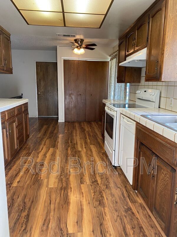 Photo - 2998 Sequoia Dr